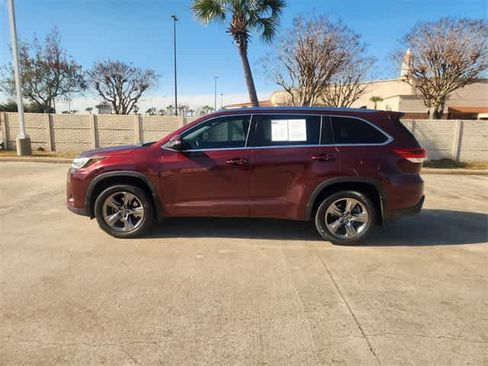 Used 2017 Toyota Highlander Limited Platinum image 3