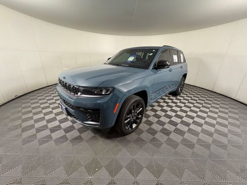 Used 2026 Jeep Grand Cherokee Limited AWD/4WD image 1