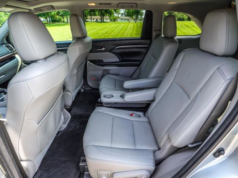 Used 2015 Toyota Highlander Limited Platinum AWD/4WD image 40