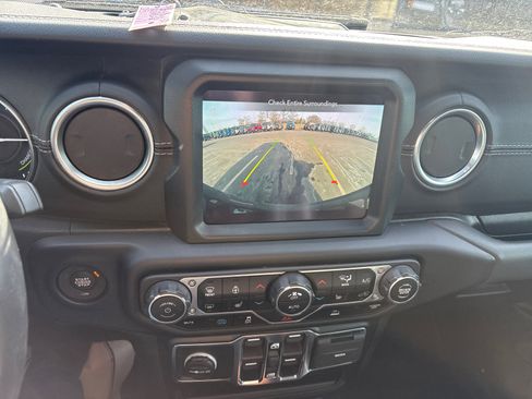 Used 2021 Jeep Wrangler Unlimited Sahara w/ Cold Weather Group image 25