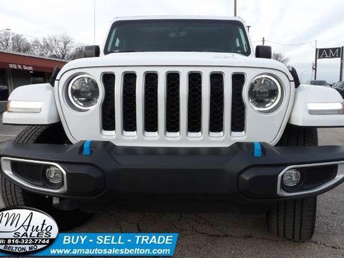 Used 2023 Jeep Wrangler Sahara w/ Cold Weather Group AWD/4WD image 8