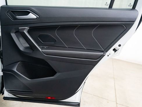 Used 2024 Volkswagen Tiguan SE image 28