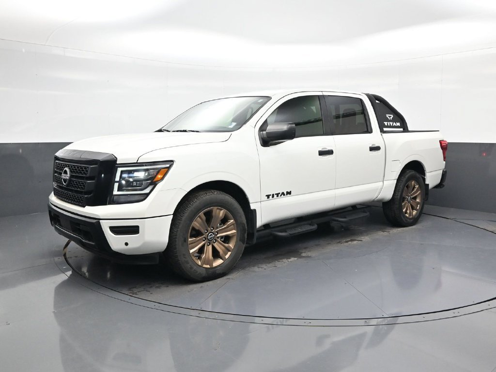 Certified 2024 Nissan Titan SV w/ SV Bronze Edition Package RWD image 4