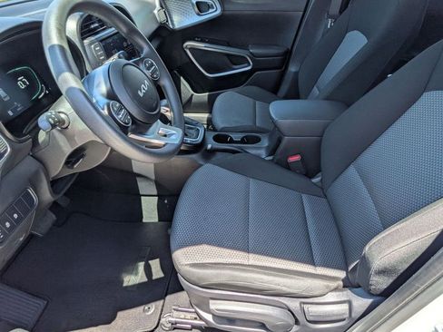 Used 2023 Kia Soul LX w/ Option Group 015 FWD image 15