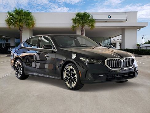 Certified 2025 BMW 530i image 3
