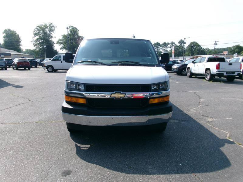 Used 2025 Chevrolet Express 3500 LT w/ LT Preferred Equipment Group RWD image 3
