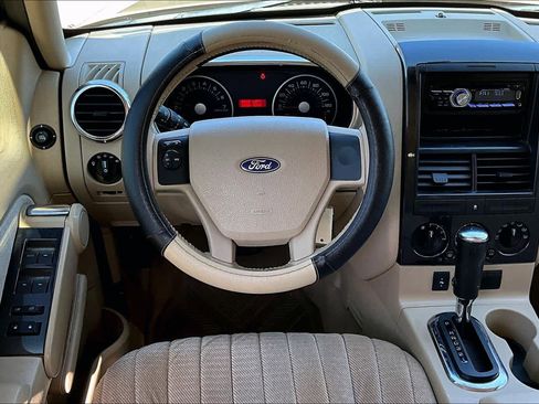Used 2006 Ford Explorer XLT image 6
