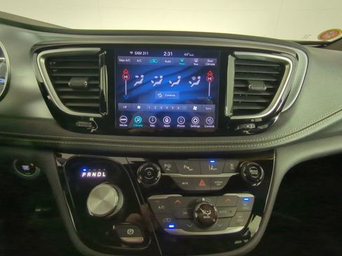 Used 2020 Chrysler Pacifica Limited w/ Advanced Safetytec Group image 25