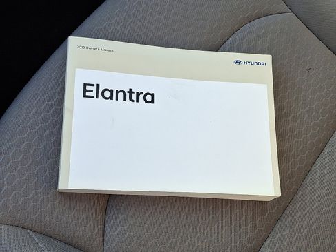 Used 2019 Hyundai Elantra SE w/ Winter Weather Package image 26