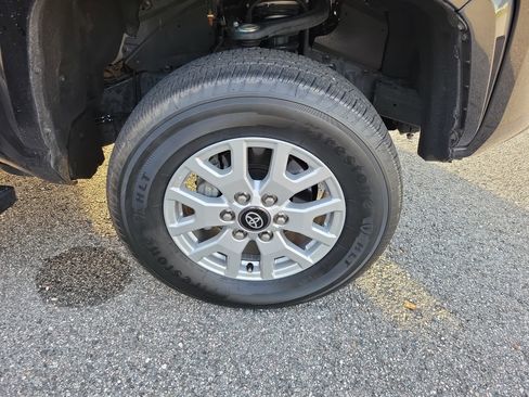 Used 2024 Toyota Tacoma SR5 image 9