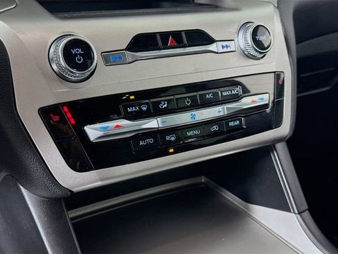 Certified 2022 Ford Explorer XLT w/ Class IV Trailer Tow Package image 15