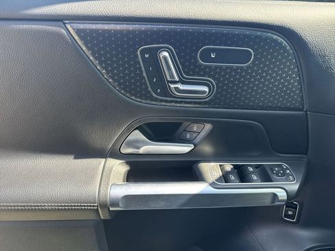 Used 2024 Mercedes-Benz GLB 250 4MATIC image 15