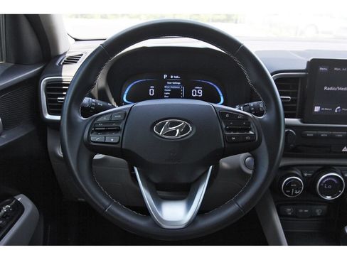 Certified 2025 Hyundai Venue SEL FWD image 16
