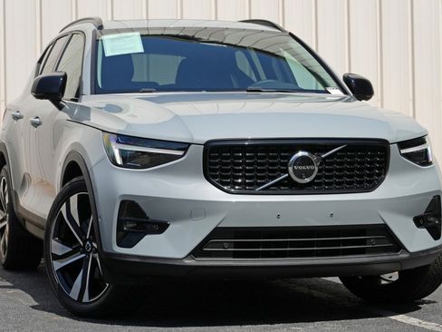 Used 2024 Volvo XC40 B5 Ultimate w/ Protection Package Premier AWD/4WD image 2