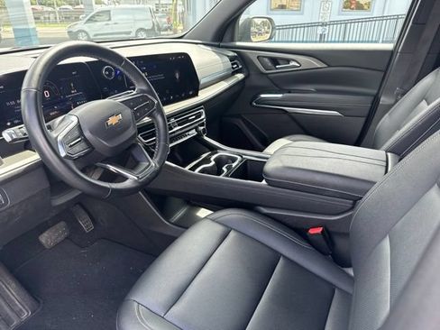 Used 2025 Chevrolet Traverse LT FWD image 10
