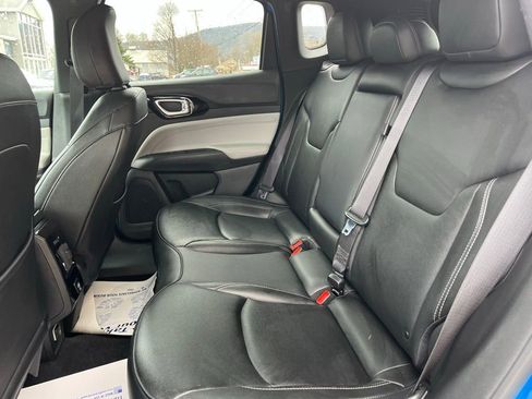 Used 2025 Jeep Compass Limited image 26