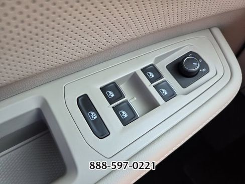Used 2026 Volkswagen Atlas SE FWD image 31