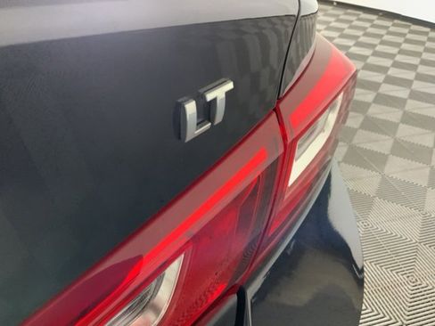 Used 2017 Chevrolet Malibu LT image 14