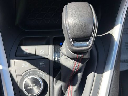 Used 2025 Toyota RAV4 SE AWD/4WD image 31