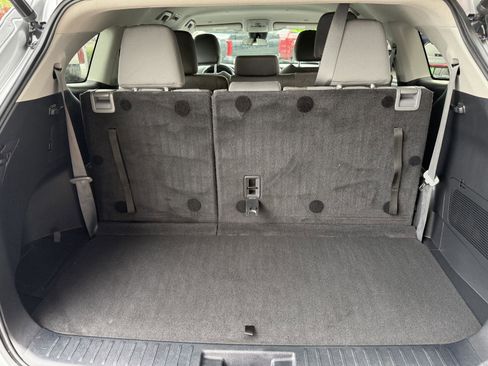 Used 2023 Toyota Highlander LE FWD image 13