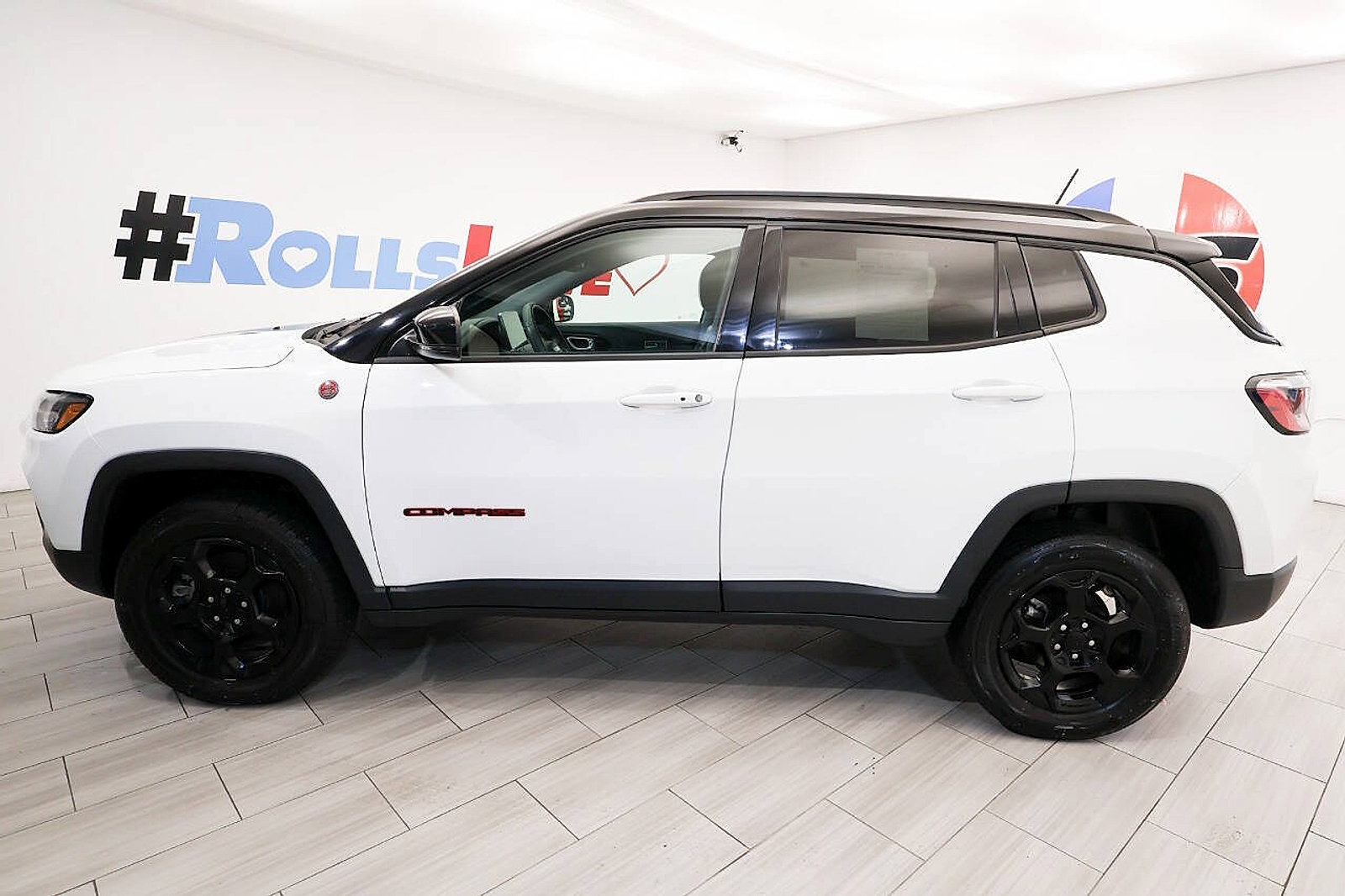 Used 2024 Jeep Compass Trailhawk AWD/4WD image 2