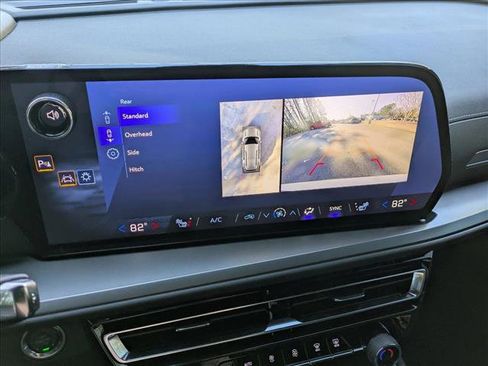 Used 2025 Chevrolet Traverse LT w/ Midnight/Sport Edition image 12