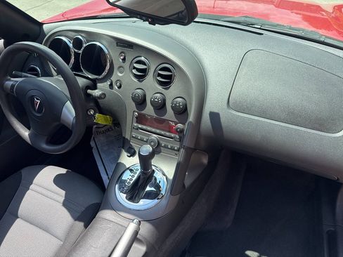 Used 2008 Pontiac Solstice Convertible w/ Preferred Package RWD image 17