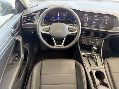 Certified 2023 Volkswagen Jetta SE FWD image 31