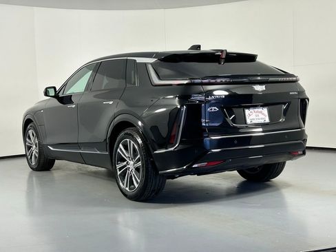 Used 2024 Cadillac Lyriq Luxury AWD/4WD image 5