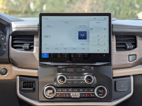 Used 2024 Ford Expedition Limited image 15