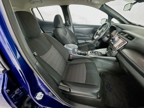 Used 2025 Nissan Leaf S image 29