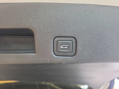 Used 2024 Chevrolet Traverse LT FWD image 41