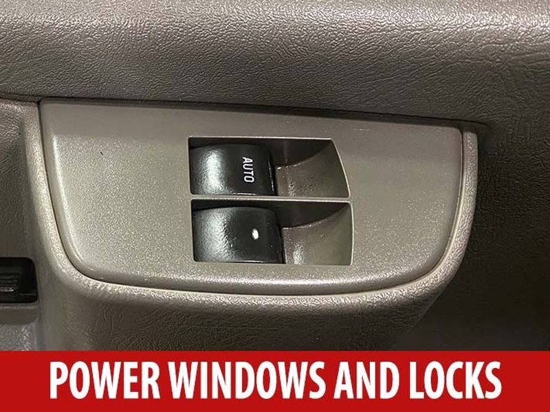 Used 2017 Chevrolet Express 2500 Extended RWD image 7