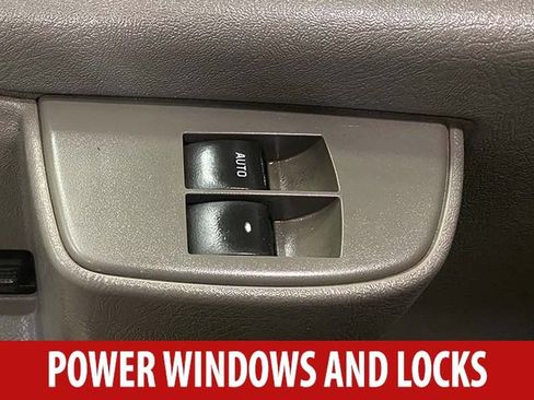 Used 2017 Chevrolet Express 2500 Extended RWD image 7