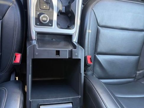 Used 2023 Ford Explorer XLT w/ Equipment Group 202A image 25