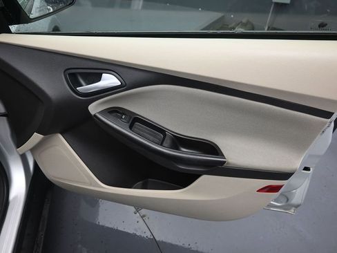 Used 2013 Ford Focus SE FWD image 27