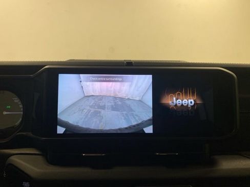 Used 2024 Jeep Wrangler Unlimited Rubicon 4xe w/ Safety Group AWD/4WD image 11