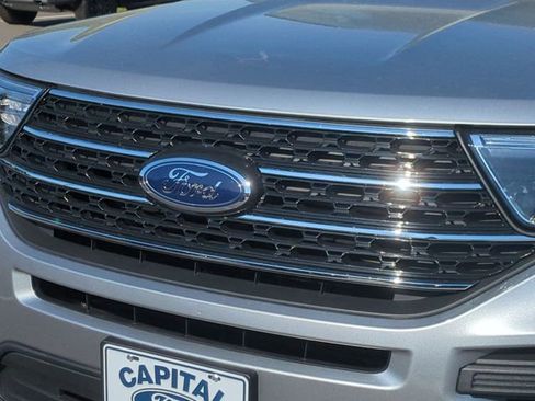 Used 2023 Ford Explorer XLT RWD image 36