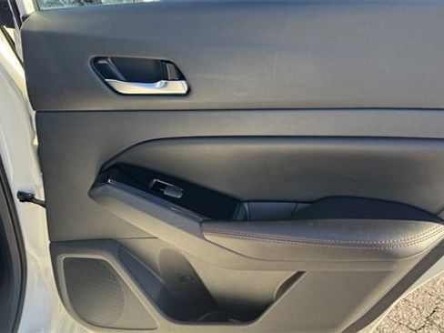 Used 2024 Nissan Altima 2.5 SR image 12