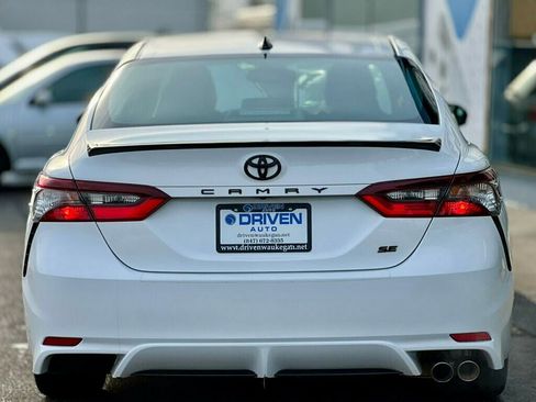 Used 2021 Toyota Camry SE image 4