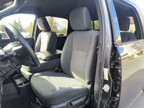 Used 2024 RAM 2500 Tradesman w/ Chrome Appearance Group image 11