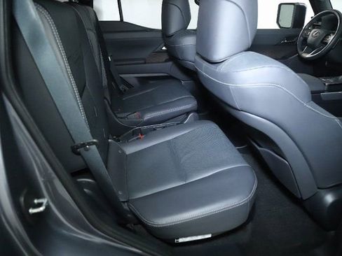 Used 2025 Lexus GX 550 w/ Accessory Package (2T) AWD/4WD image 38