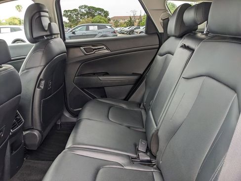 Certified 2025 Kia Sportage EX image 18