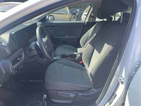 Used 2025 Kia K4 LXS image 25