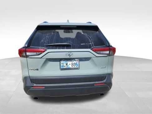 Used 2019 Toyota RAV4 XLE Premium FWD image 4