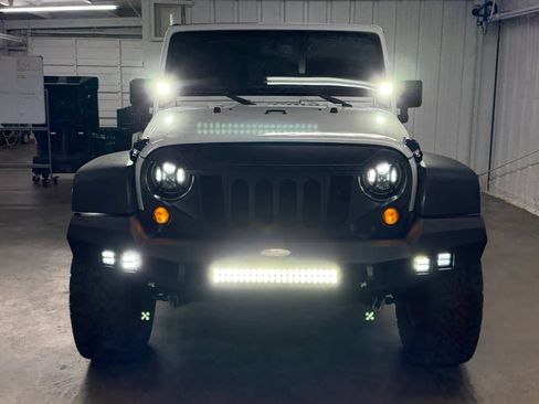 Used 2016 Jeep Wrangler Unlimited Rubicon w/ Connectivity Group AWD/4WD image 3