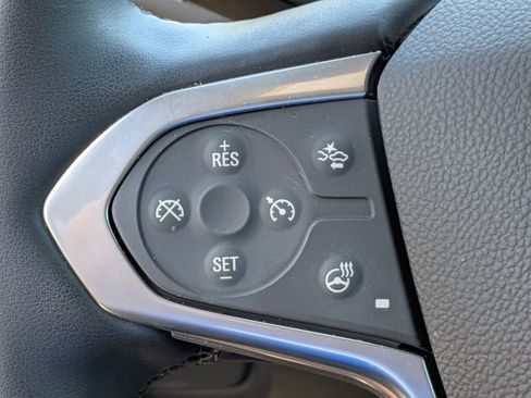 Used 2023 Chevrolet Traverse Premier FWD image 27