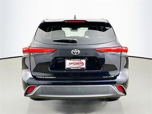 Used 2022 Toyota Highlander XLE image 21