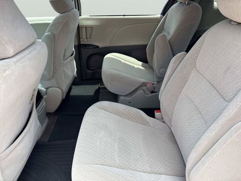 Used 2017 Toyota Sienna LE AWD/4WD image 13