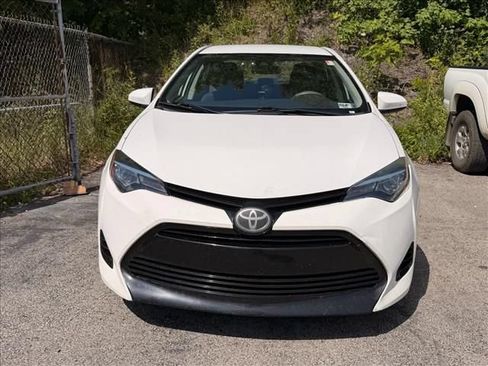 Used 2017 Toyota Corolla LE FWD image 3